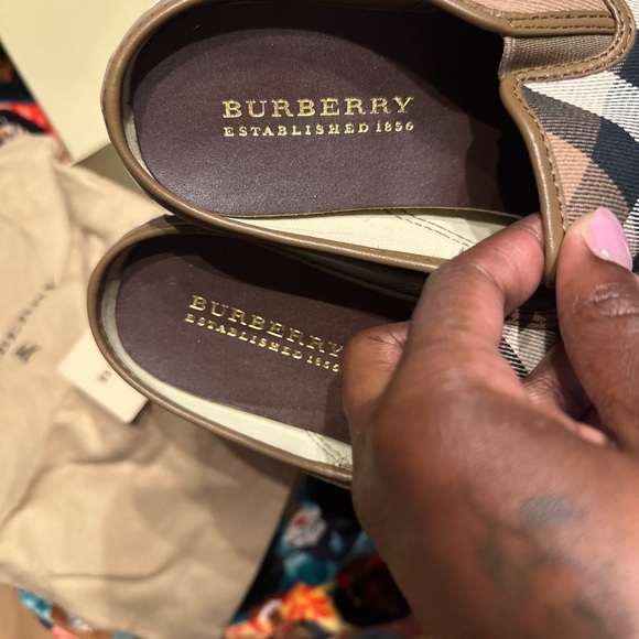 🤎🖤 Burberry Navy and White Check Slip-Ons - Picture 3 of 8